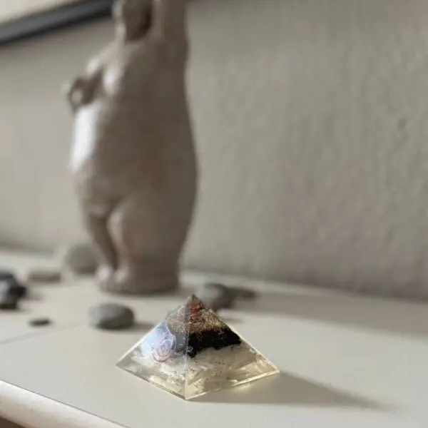 Orgonit-Pyramide-Bergkristall-Dekoartikel