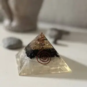 Orgonit-Pyramide-Bergkristall