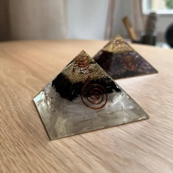 Pyramide_Bergkristall-Heilstein