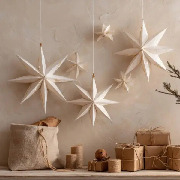 Spirituelle Geschenkideen auf einem Board mit Deko-Sternen