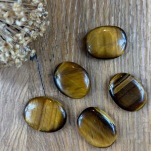 Heilstein Tigerauge Edelstein braun gold Naturstein Kraftstein