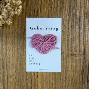 Herzreinkarte Geburtstag im Visitenkartenformat mit handgehäkeltem Taschenherz