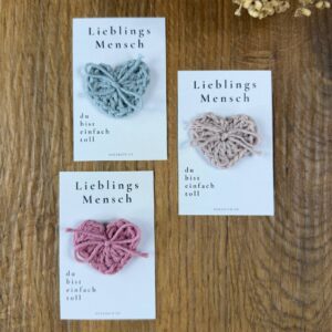 Herzreinkarte Lieblingsmensch von Herzrein mit handgehäkeltem Taschenherz